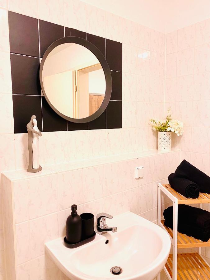 Saniertes Studio - Elisa - Mit Balkon, Wlan, Smart-Tv & Kueche In City-Naehe Erfurt Exterior foto